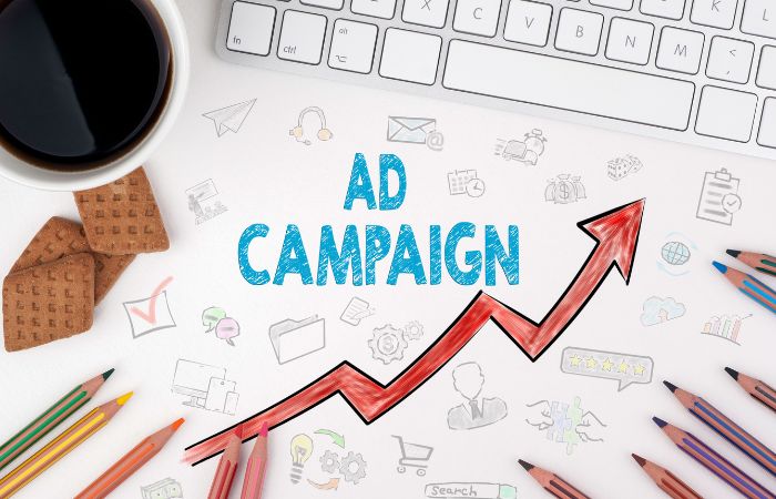 Ads vs Facebook Ads con Delta Digital